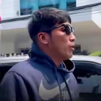 Momen Desta Ikut Melerai Dua Pengendara yang Bertengkar di Jalanan