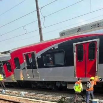 KRL Bogor-Jakarta Anjlok di Stasiun Jakarta Kota, KAI Commuter Operasikan Kereta Penolong