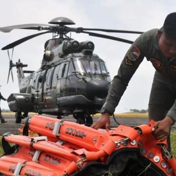 TNI AU Kerahkan Helikopter Airbus Berkapasitas 2.000 Liter Air untuk Padamkan Karhutla