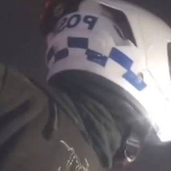 Sudah Pakai Helm Polisi, Pria Ini Masih Dibegal Sampai Kena Sabetan Sajam