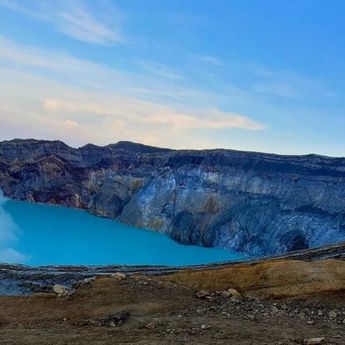 Wisata Kawah Ijen Ditutup Sementara karena Karhutla