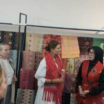 Putri Mahkota Swedia Kunjungi Bale Kita NTB, Tertarik Tenun dan Mutiara