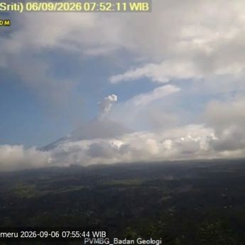 Gunung Semeru Erupsi Minggu Pagi, Kolom Abu Capai 1.000 Meter di Atas Puncak