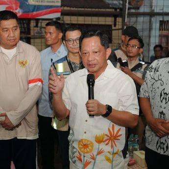 Mendagri Tinjau Program Bedah Rumah di Bukit Duri, Ajak Pemda Dukung Percepatan Perbaikan Hunian
