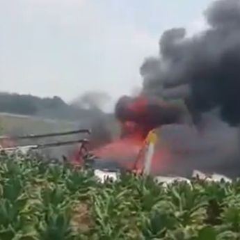 Pesawat Jatuh di Ladang Tembakau Blora, Semua Penumpang Selamat
