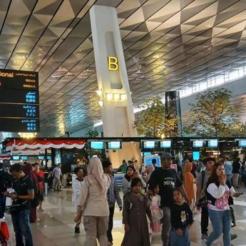 624 Penerbangan di Soetta Tertunda Akibat Abu Erupsi Anak Krakatau