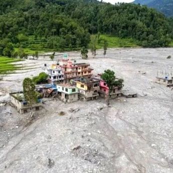 Perempuan Nepal Selamat Setelah 10 Hari Terjebak di Bawah Reruntuhan Banjir