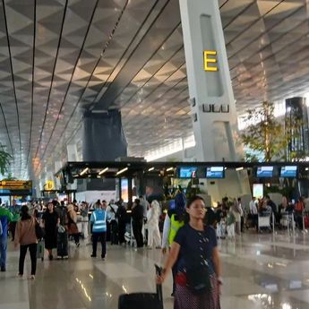 AirNav Buka Lima Bandara Terdampak Abu Vulkanik Anak Krakatau