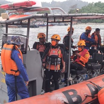 Polda Lampung Perkuat Pencarian 5 Wartawan dan 3 Kru Kapal yang Hilang Kontak di Selat Sunda