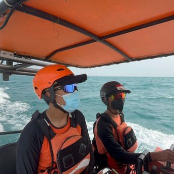 Tim SAR Gabungan Sisir Perairan Selat Sunda, 8 Orang Penumpang Speed Boat Masih Dalam Pencarian
