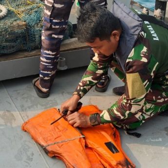 Cari 5 Jurnalis Hilang Kontak, TNI AL Temukan Pelampung di Perairan Cikoneng Anyer