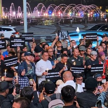 Ratusan Jurnalis Gelar Doa Bersama di Bundaran HI untuk 5 Jurnalis Hilang di Selat Sunda