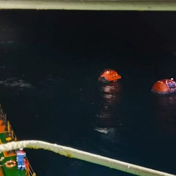 Kapal Tanker Pertamina Bantu Selamatkan 16 Korban KMP Virgo Transport 08