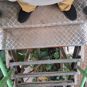 20 Pelat Baja JPO Kyai Maja Jakarta Selatan Hilang Diduga Dicuri