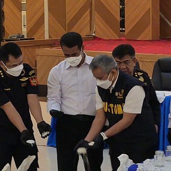 Bea Cukai Sita 30 Kontainer Berisi Beras, Garam, Pakaian Ilegal Senilai Rp27,3 Miliar