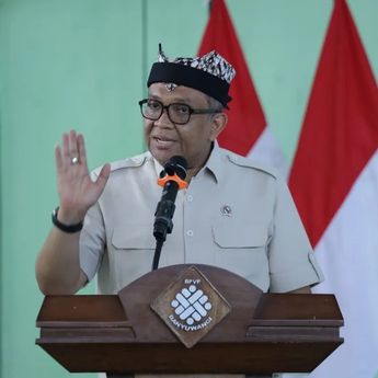 Wamenaker Ingatkan Masyarakat Hati-hati Pilih Jalur Kerja ke Luar Negeri