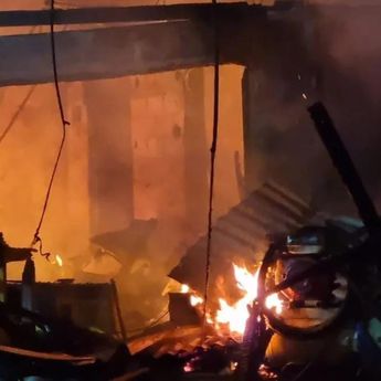 Kebakaran 18 Rumah di Kebayoran Lama Sebabkan Kerugian Rp1,2 Miliar