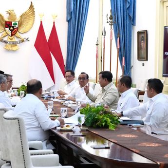 Seskab Teddy: Prabowo Percepat Pendidikan Gratis, Rencana Kuliah Bebas Biaya Dimatangkan