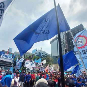 Massa KBPBI Bubar dengan Tertib Usai Sampaikan Aspirasi di Gedung UOB