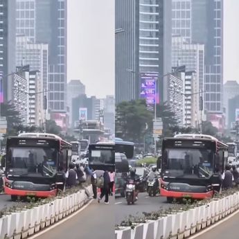 VIDEO: Bus Transjakarta 4C Rute JIEP Tiba-tiba Mengeluarkan Asap