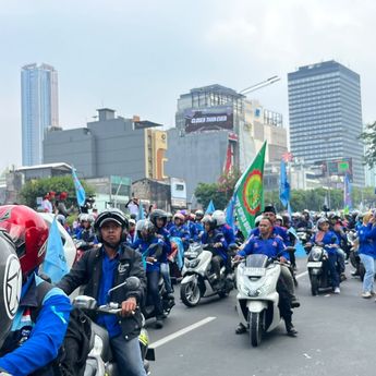 Demo Buruh Cuma 1 Jam Depan Gedung UOB