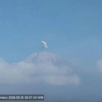 Gunung Semeru Dua Kali Erupsi, Tinggi Letusan Capai 700 Meter