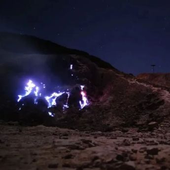 Fenomena Blue Fire Muncul di Gunung Papandayan, Badan Geologi Lakukan Analisis Lapangan
