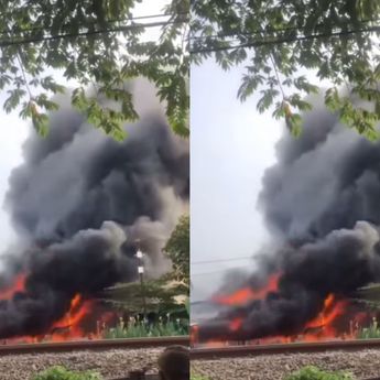 Kebakaran Hebat Hantam Kompleks Pertokoan di Karawang