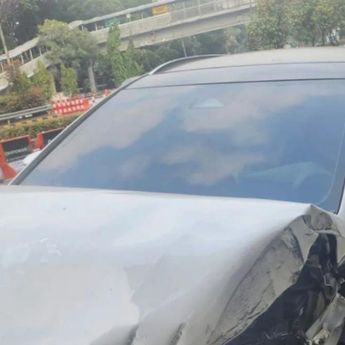 Polisi Dalami Penyebab Mobil Tabrak Fasilitas Umum di Jaksel