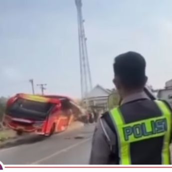 Bus Adhi Prima Terbalik, 3 Orang Tewas