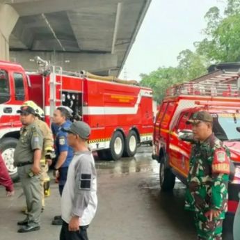 Damkar Tabrak 6 Kendaraan di Jalan Raya Bekasi