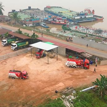 Sungai Kapuas Surut, Pertamina Jaga Pasokan BBM Lewat Jalur Alternatif Distribusi