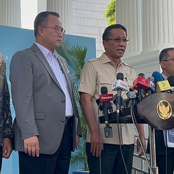 Menkum Supratman Ungkap Seluruh Layanan Perizinan Kementerian Hukum Segera Digital