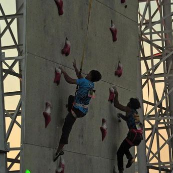 Pecahkan Rekor Asian Games, Aditya Pimpin Kualifikasi Speed Putra