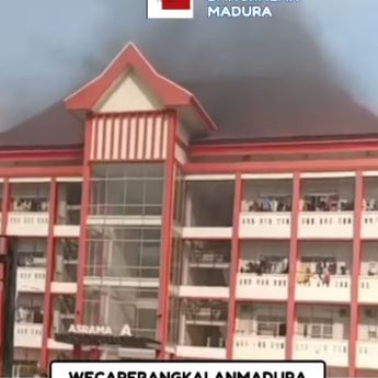 VIDEO: Gedung Asrama Universitas Trunojoyo Madura Kebakaran Hebat