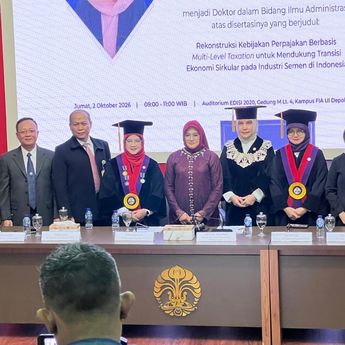 Berhasil Pertahankan Disertasi, Ekawati Rini Lestari Raih Gelar Doktor Ilmu Administrasi UI