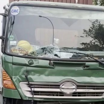 Dua Truk Hino Bertabrakan di Tol Jagorawi KM 16, Tidak Ada Korban Jiwa