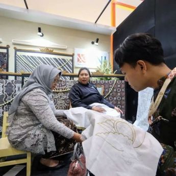 BNI Dorong Pertumbuhan Ekonomi Perajin Lewat Penguatan Kapasitas dan Pasar UMKM Batik