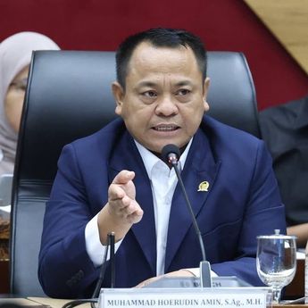 Anggota DPR Desak FIFA Bongkar Dugaan Sepakbola Gajah di Laga Malaysia-Singapura