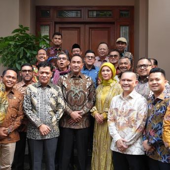Komisi III DPR Sambangi Rumah Kapolri Jenderal Suyudi, Ini yang Dibahas