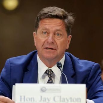 Trump Tunjuk Bos Intelijen AS Pimpin Strategi AI, Targetnya Kalahkan China