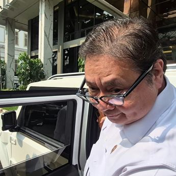 Menko Airlangga Mulai Ngantor Pakai Mobil Maung: Baru Dapat Sabtu Kemarin, Enak!