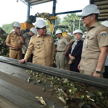Pramono: Hampir 30 Persen Sampah Ciliwung Bisa Diolah di Saringan TB Simatupang
