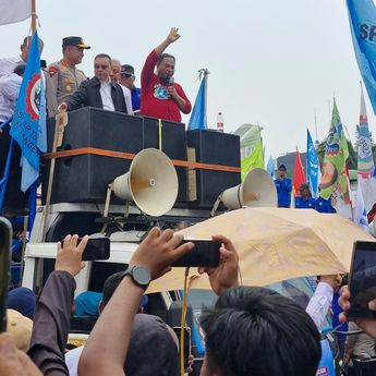Aksi Kapolri Temui Buruh Pendemo DPR Disorot