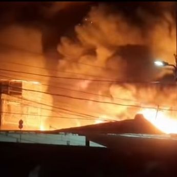 Kebakaran Rumah di Senen Jakarta Pusat, 30 Unit Damkar Dikerahkan