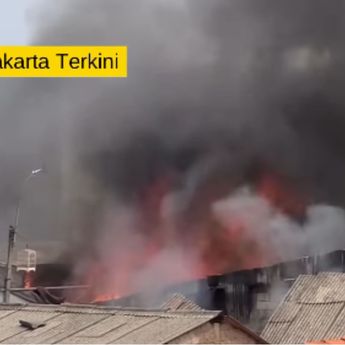 Kebakaran Hantam Rumah Warga di Kebon Jeruk