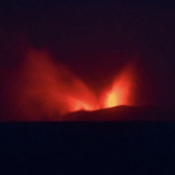 Anak Krakatau Erupsi Lagi, Warga Diminta Jauhi Radius 2 Km