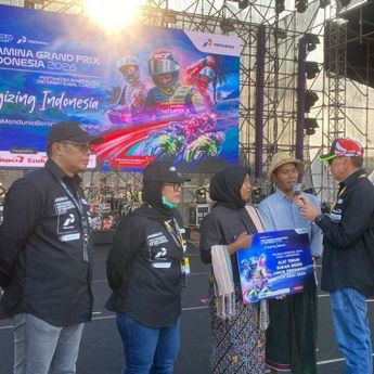 Dukung Pemulihan Ekonomi, Pertamina Bantu Perajin Tenun Desa Adat Sade Kembali Berkarya
