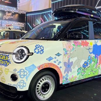 Wuling Aira ev Tampil Beda di IMX 2026, Jadi Kanvas Seni Ilustrator Lokal