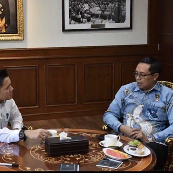 Seskab Teddy dan Hasan Nasbi Bertemu, Bahas Perkembangan Pemerintahan